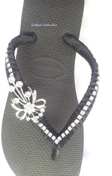 Havaianas Top com strass e broche